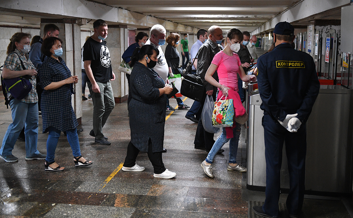 ТАСС сообщил о массовых штрафах за отсутствие масок в московском метро