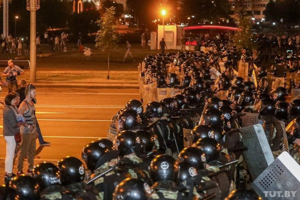 Столкновения протестующих с ОМОНом в Минске. Фоторепортаж