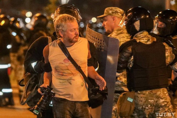 Столкновения протестующих с ОМОНом в Минске. Фоторепортаж