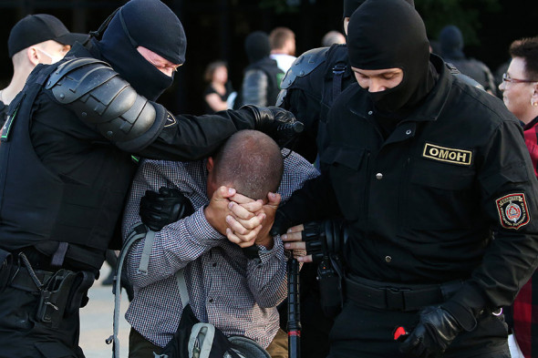 Второй вечер протестов в Минске. Фоторепортаж