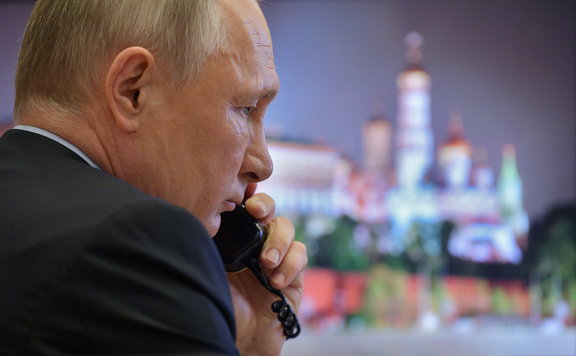 Путин заявил Макрону о недопустимости оказания давления на Минск