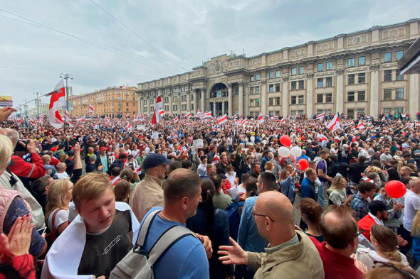 Многотысячный марш протеста в Минске. Фоторепортаж