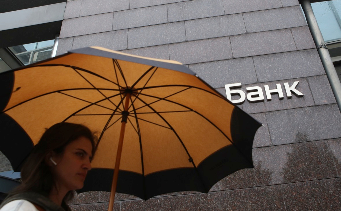 Россияне резко увеличили число жалоб на банки во время пандемии