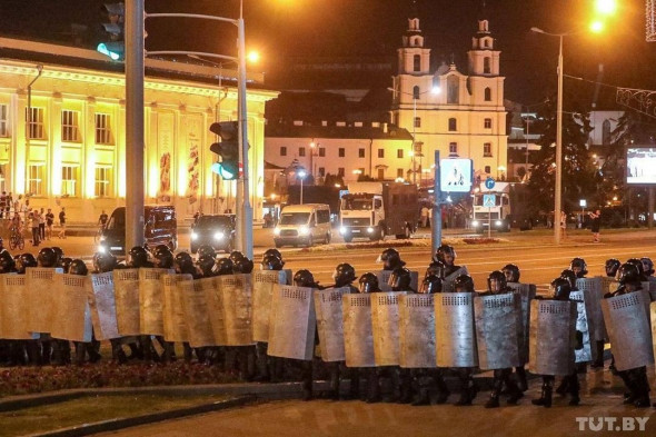 Столкновения протестующих с ОМОНом в Минске. Фоторепортаж