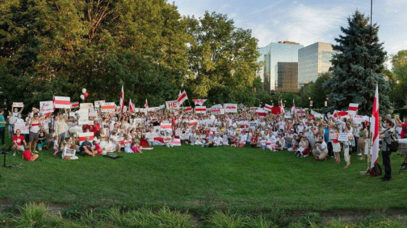 Акции в поддержку белорусов в городах мира. Фоторепортаж