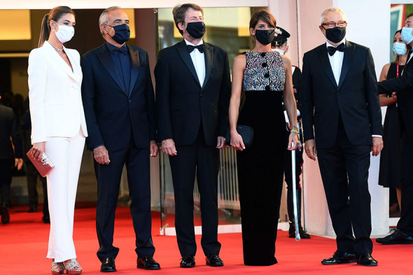 Открытие первого кинофестиваля времен пандемии. Фоторепортаж из Венеции