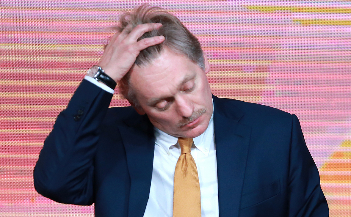 Песков признался в походе в кино без маски