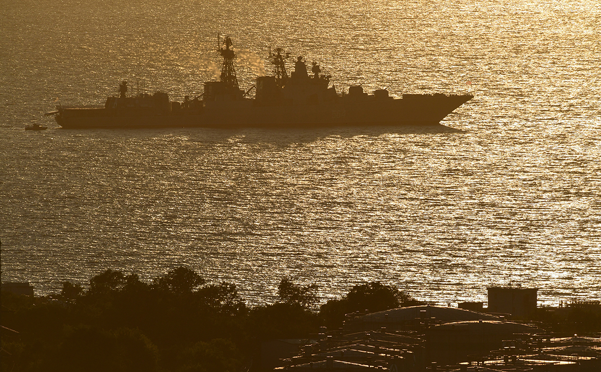Корабли ВМФ России направили на помощь загоревшемуся у Шри-Ланки танкеру