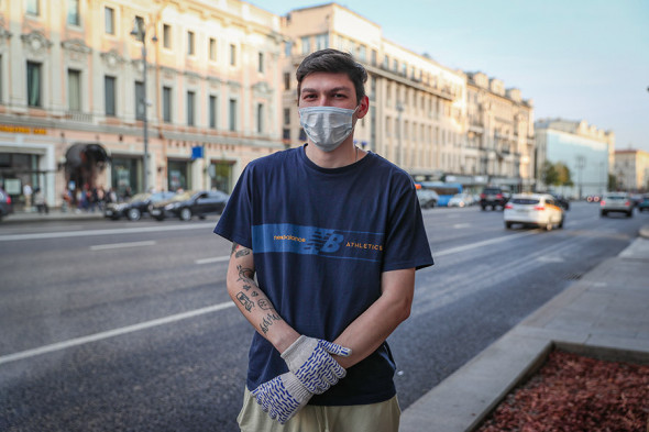 &laquo;Только вышли на улицу&raquo;: жители Москвы об ограничениях из-за COVID-19