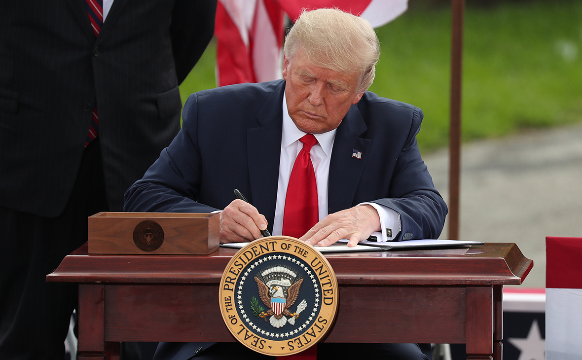 Трамп продлил чрезвычайное положение из-за угрозы вмешательства в выборы