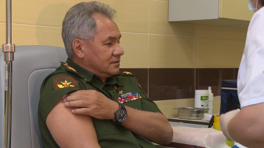Шойгу сделал прививку от коронавируса
