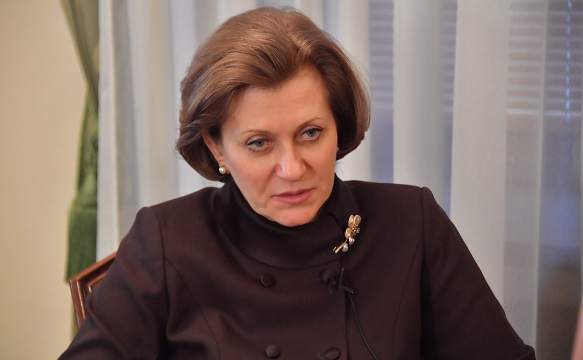 Попова назвала наиболее уязвимую перед COVID-19 группу работающих россиян