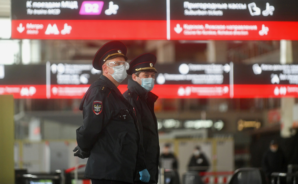 На вокзалах Москвы за день оштрафовали почти 150 человек без масок