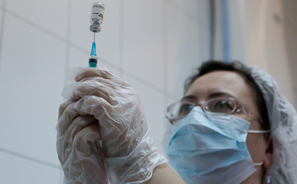 Роспотребнадзор оценил влияние вакцины от COVID-19 на половые железы