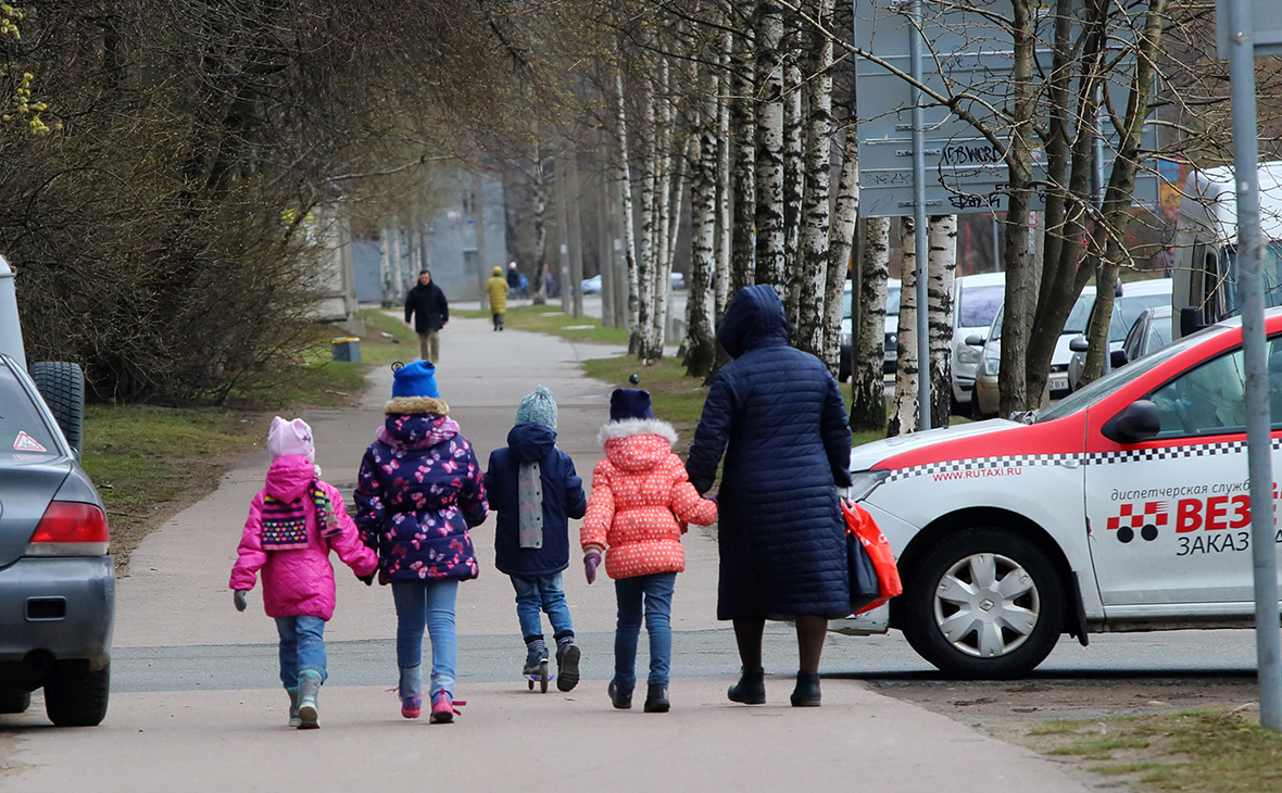 В Госдуме предложили дать отпуск родителям из-за внеочередных каникул