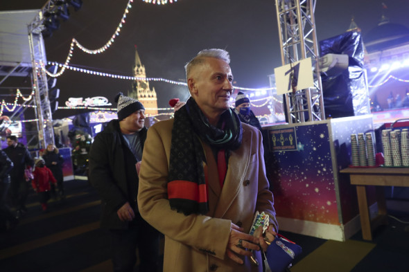Как прошло открытие ГУМ-катка в Москве во время пандемии. Фоторепортаж