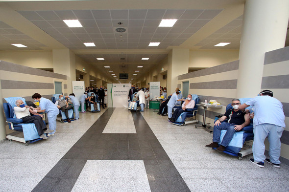 Как проходит вакцинация от COVID-19 в разных странах. Фоторепортаж