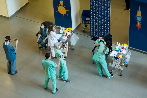 Как проходит вакцинация от COVID-19 в разных странах. Фоторепортаж