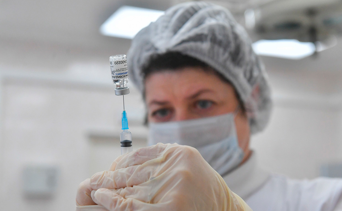 Голикова попросила «чуть потерпеть» с алкоголем при вакцинации