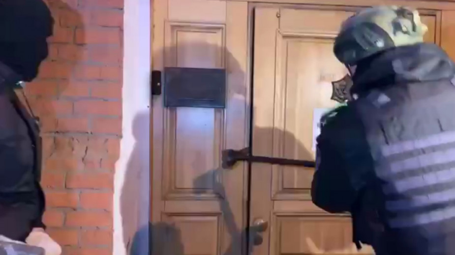 В Москве ОМОН вскрыл работавший по ночам бар у здания правительства