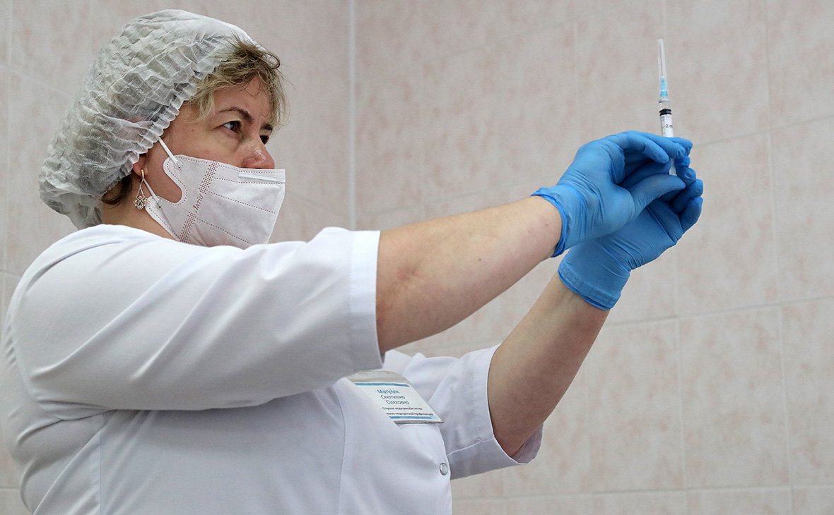 Минздрав разрешил испытывать на людях препарат от COVID-19 «Спутник Лайт»