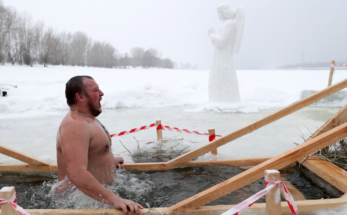 В РПЦ предостерегли от крещенских купаний из-за «свирепствующего вируса»