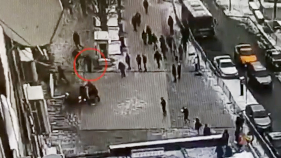 Мужчина совершил попытку самоубийства в центре Москвы