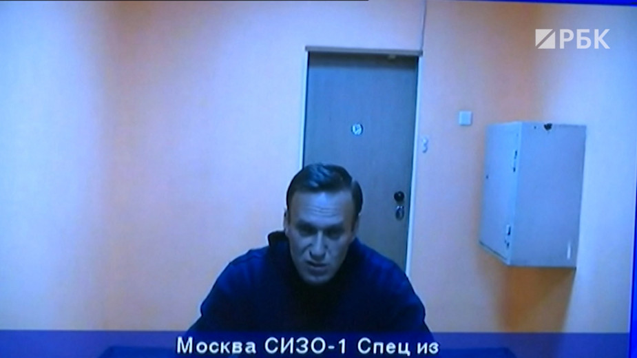Навальному рассказали об обысках в квартире и задержании брата. Видео