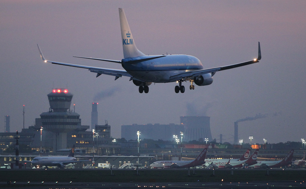 Авиакомпания KLM приостановит дальние рейсы из-за мер по коронавирусу