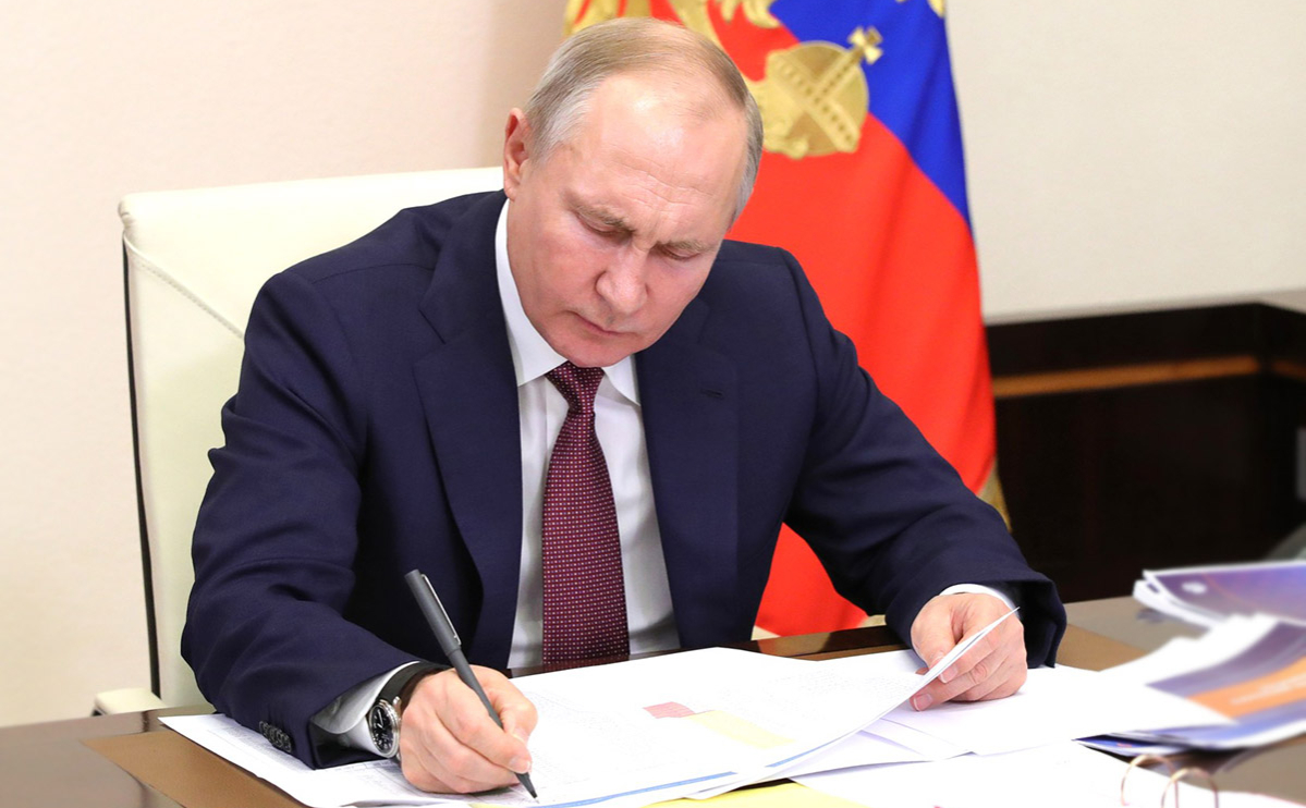 Путин поручил Думе запретить уравнивать роли СССР и Германии в войне