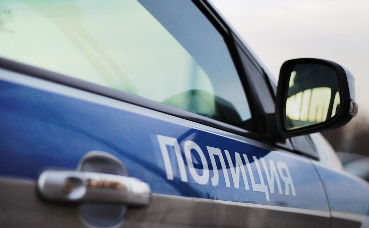 В Москве полиция задержала прыгнувшего от патрульных в реку мужчину