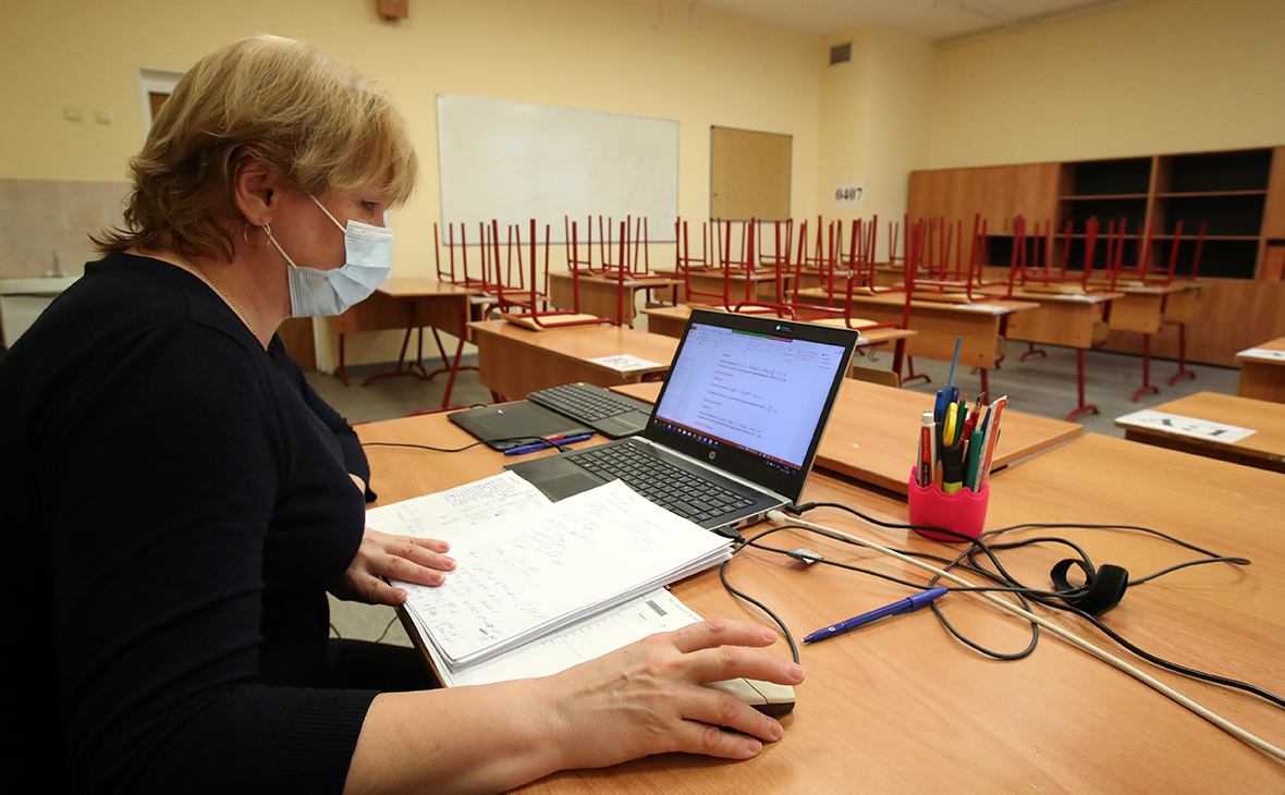 Роспотребнадзор разъяснил вопрос об обязательной вакцинации учителей