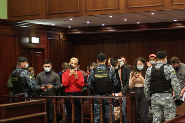 Как прошел день суда над Навальным. Фоторепортаж