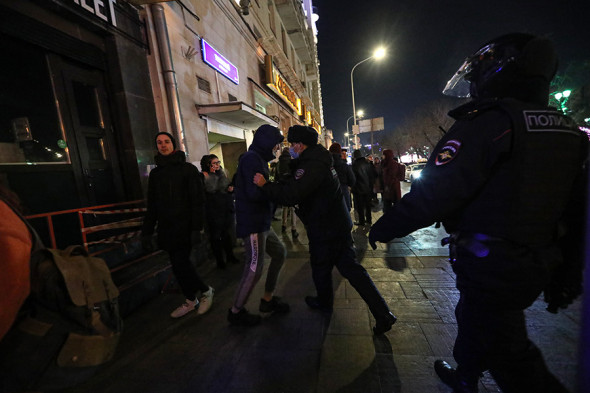 Задержания в Москве после решения суда по делу Навального. Фоторепортаж
