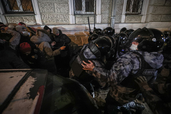 Задержания в Москве после решения суда по делу Навального. Фоторепортаж