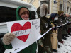 В Москве и Петербурге активисты выстроились в цепи солидарности