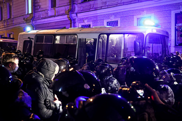 Задержания в Москве после решения суда по делу Навального. Фоторепортаж