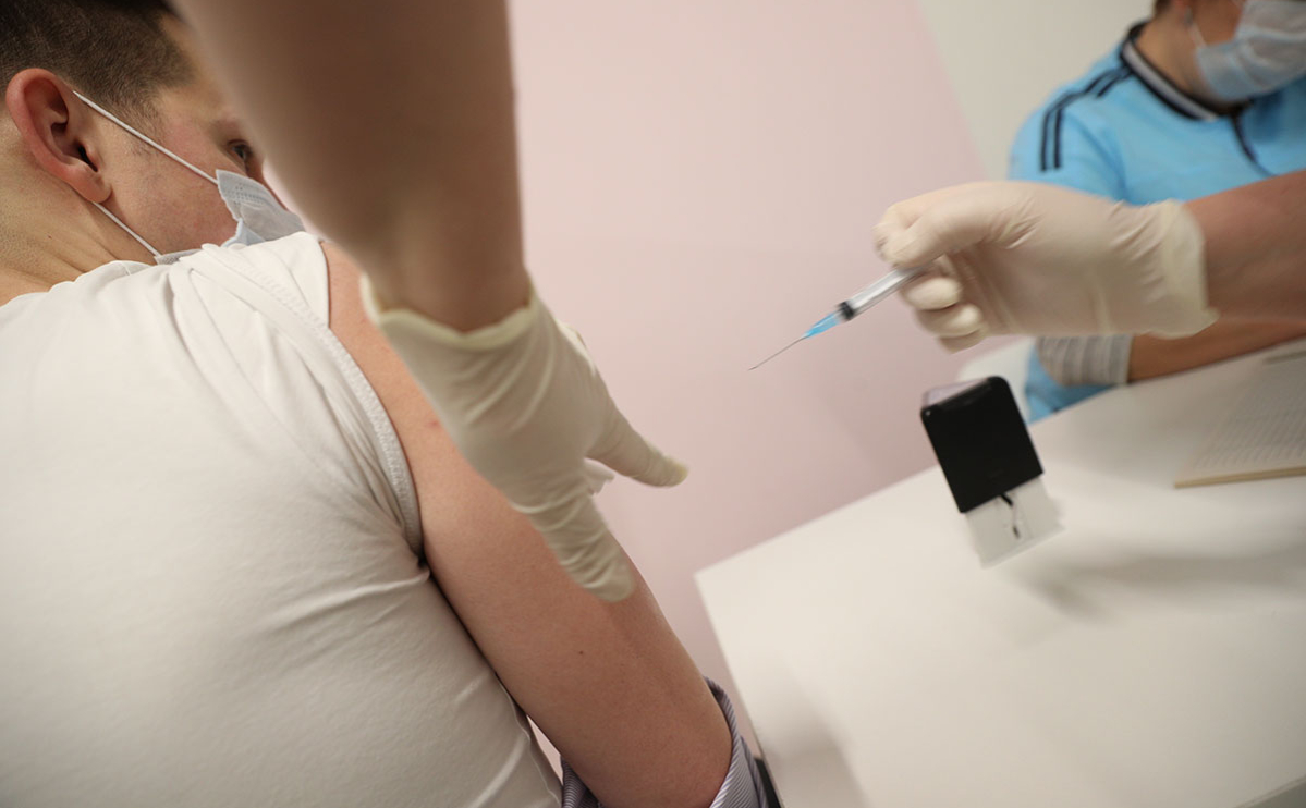 Гинцбург посоветовал не заниматься спортом после вакцинации от COVID-19
