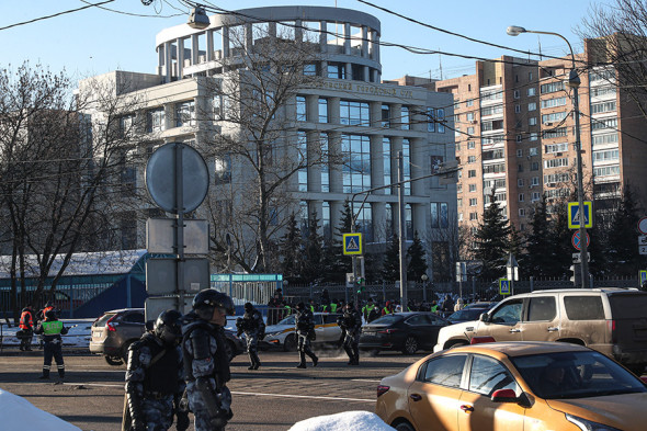Как прошел день суда над Навальным. Фоторепортаж