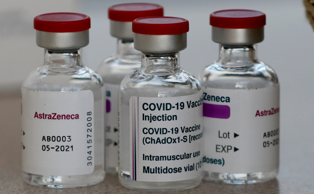 В Испании запретили использовать вакцину AstraZeneca для пожилых