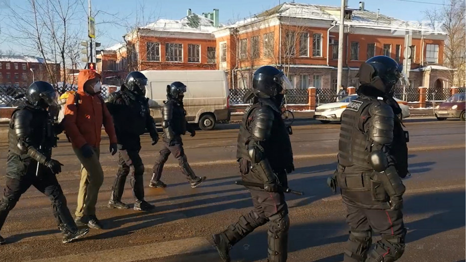 Суд назначил Навальному реальный срок по делу «Ив Роше»