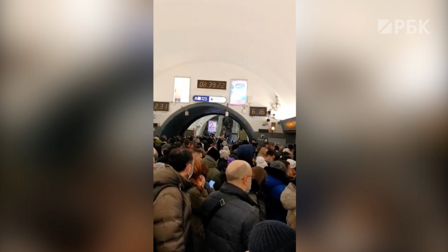 В метро Санкт-Петербурга назвали причину закрытия зеленой ветки