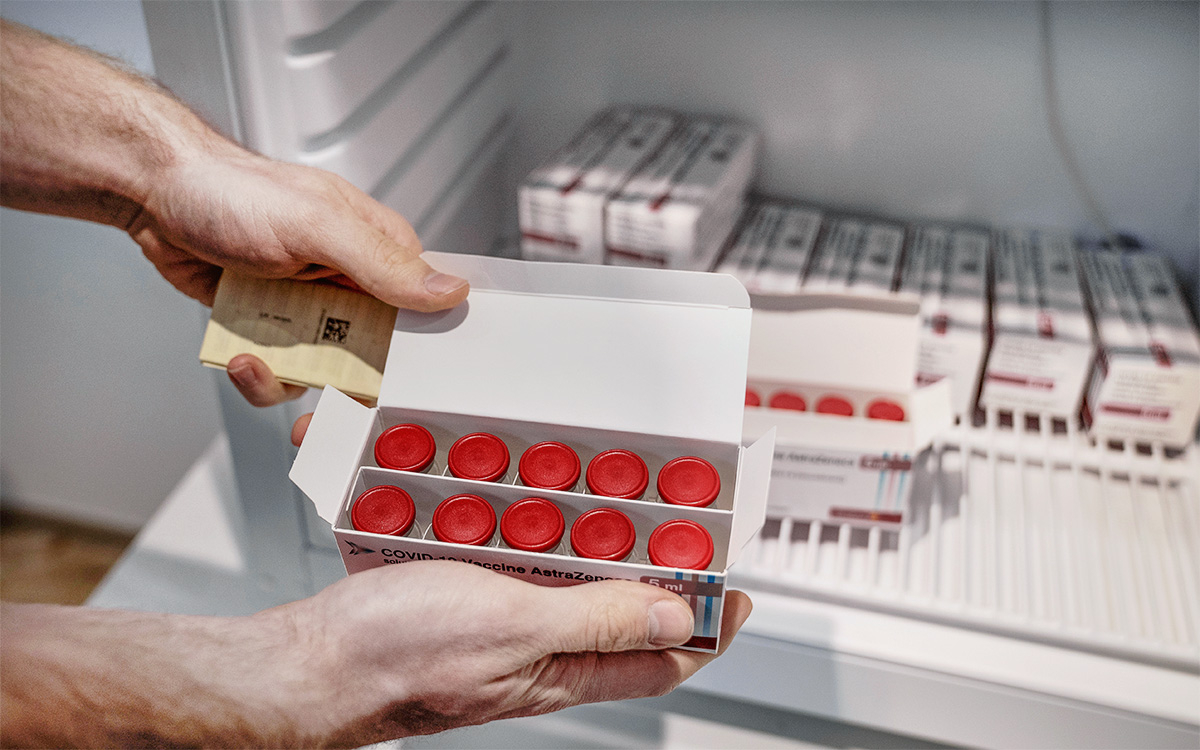 Дания приостановила использование AstraZeneca из-за тромбов у привившихся