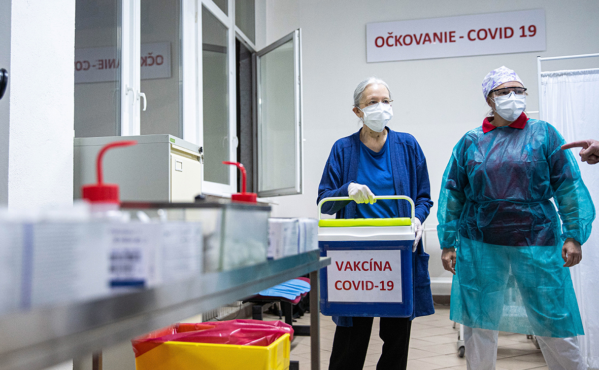 Вторая страна ЕС одобрила использование российской вакцины «Спутник V»