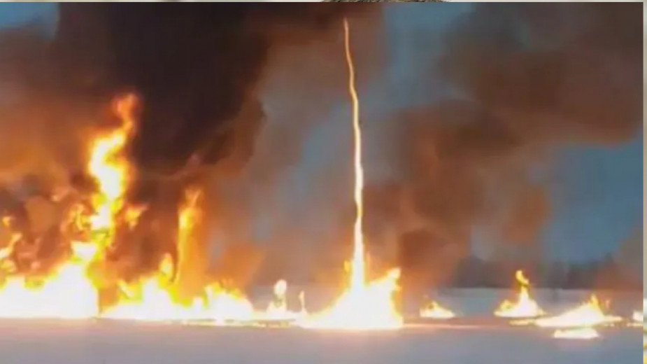 Пожар в акватории Оби после аварии на трубопроводе. Видео