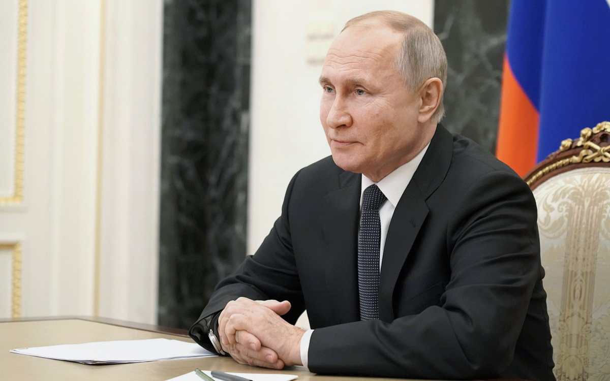 Путин описал состояние после вакцинации фразой «немножко поламывало»