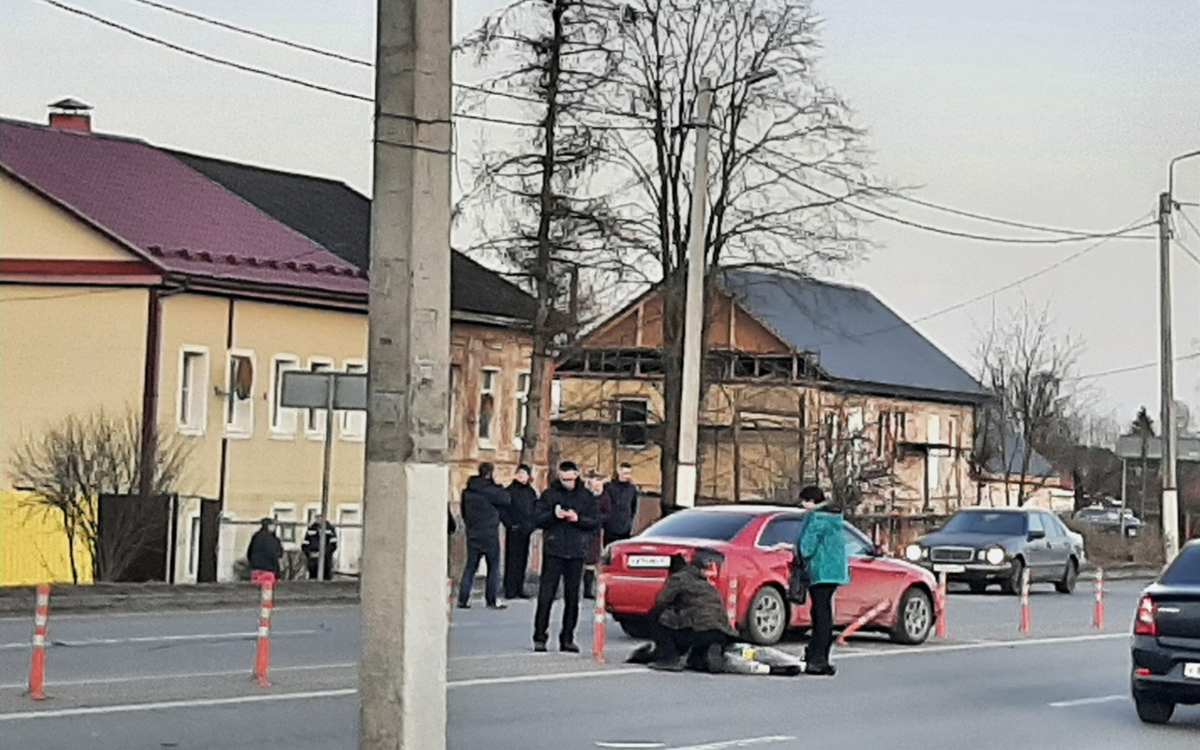 В Ленинградской области задержали сбившую на Audi двух подростков женщину