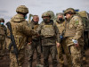Зеленский в каске и бронежилете спустился в окопы к военным в Донбассе