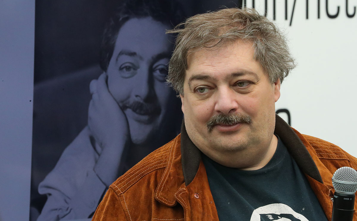 Дмитрий Быков сообщил о вызове в полицию за акцию 21 апреля