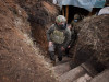 Зеленский в каске и бронежилете спустился в окопы к военным в Донбассе